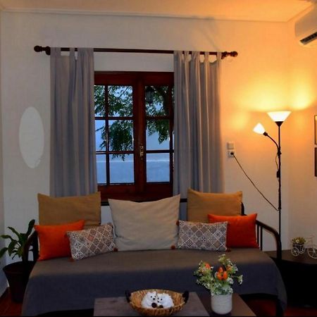 House Inside Garden Apartment Volos Ngoại thất bức ảnh
