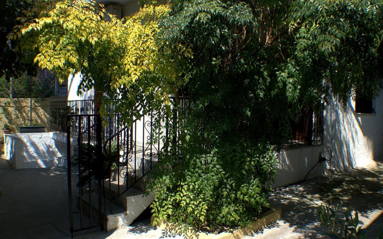 House Inside Garden Apartment Volos Ngoại thất bức ảnh