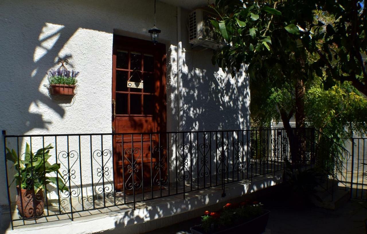 House Inside Garden Apartment Volos Ngoại thất bức ảnh