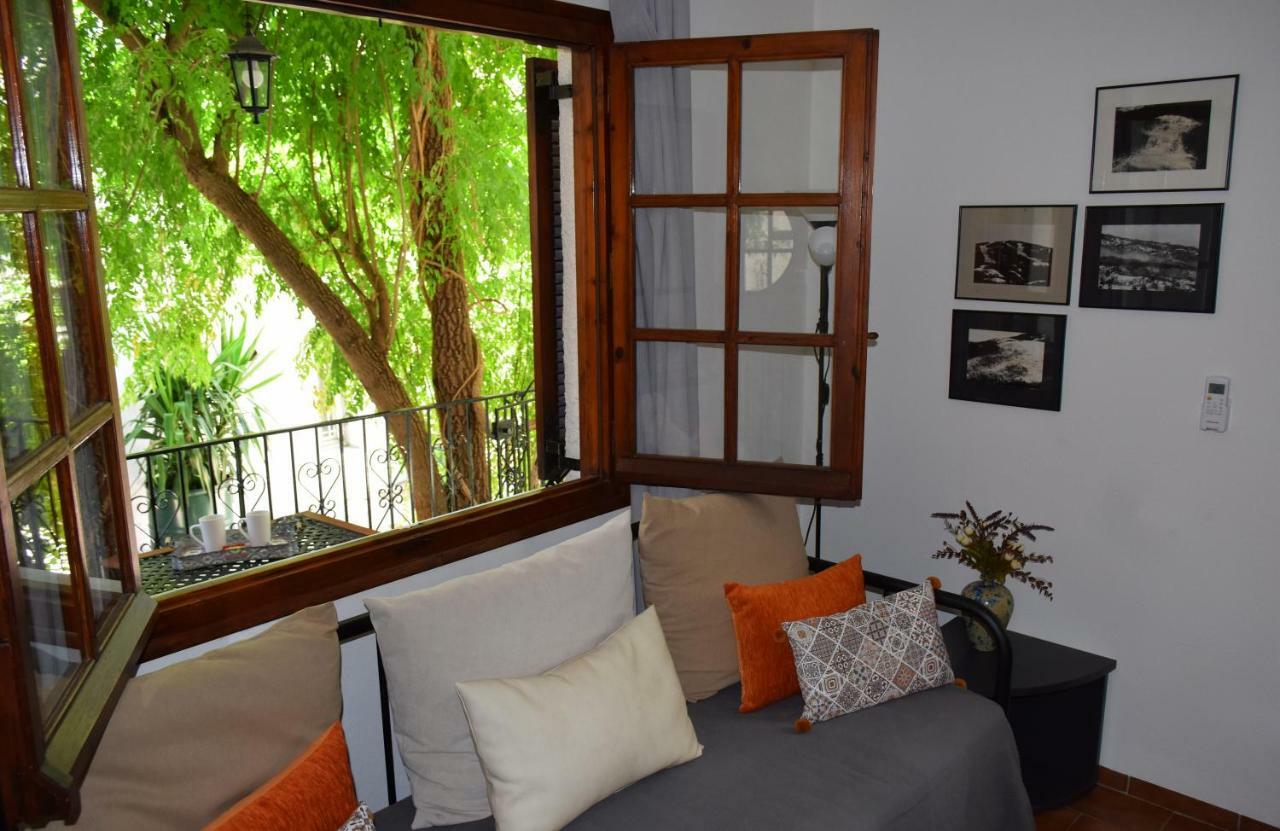 House Inside Garden Apartment Volos Ngoại thất bức ảnh