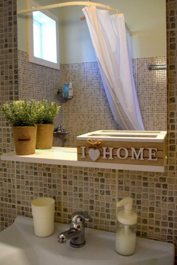 House Inside Garden Apartment Volos Ngoại thất bức ảnh