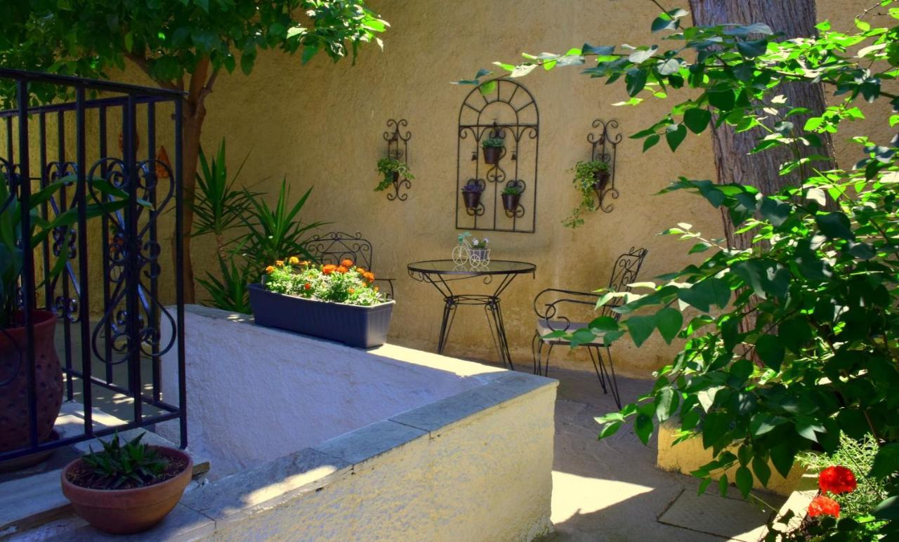 House Inside Garden Apartment Volos Ngoại thất bức ảnh