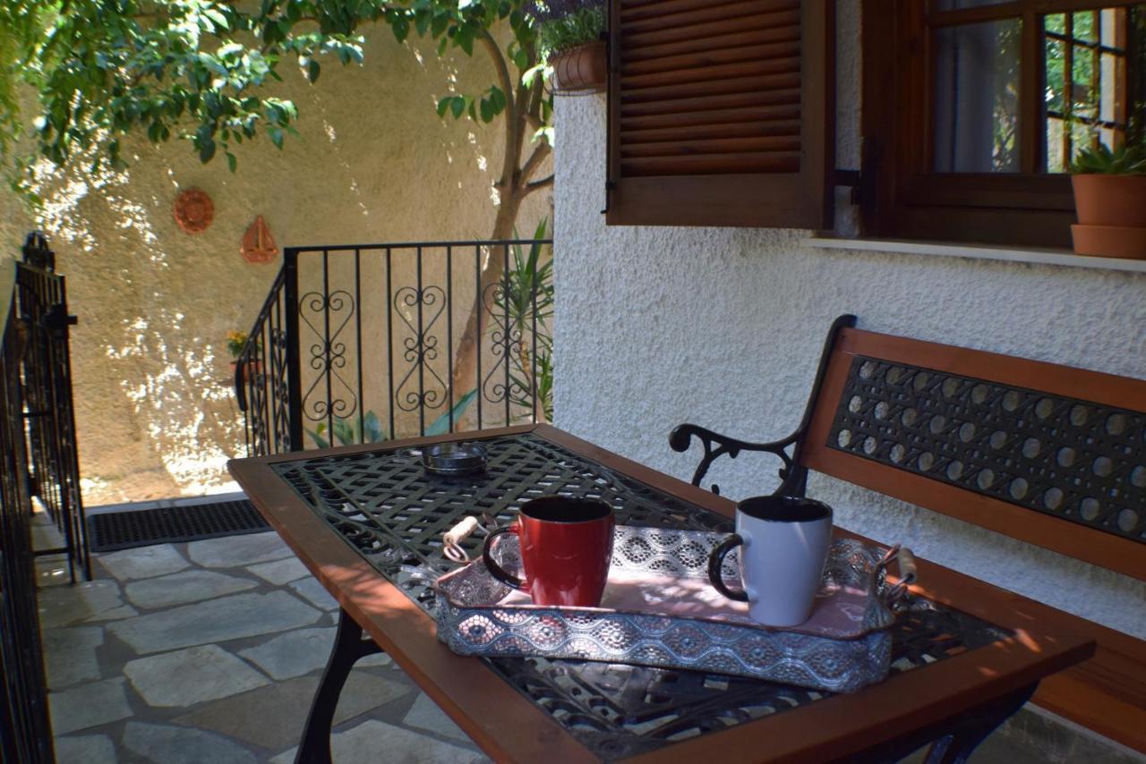 House Inside Garden Apartment Volos Ngoại thất bức ảnh