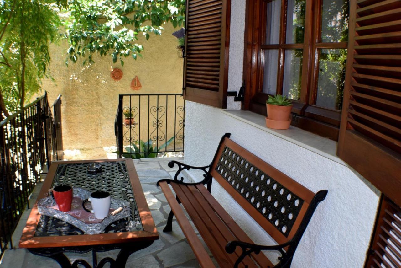 House Inside Garden Apartment Volos Ngoại thất bức ảnh