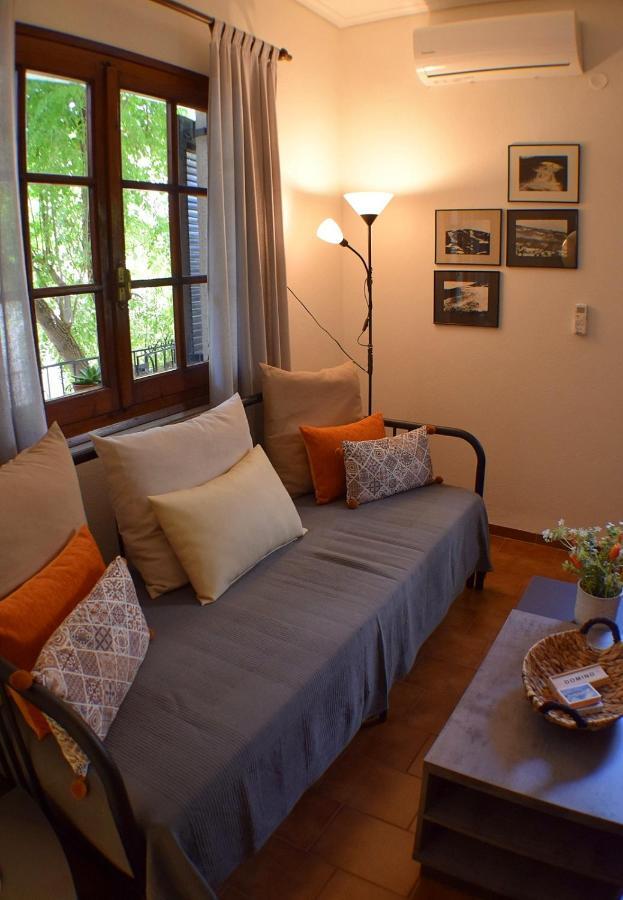 House Inside Garden Apartment Volos Ngoại thất bức ảnh