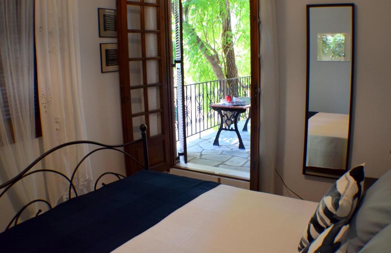 House Inside Garden Apartment Volos Ngoại thất bức ảnh