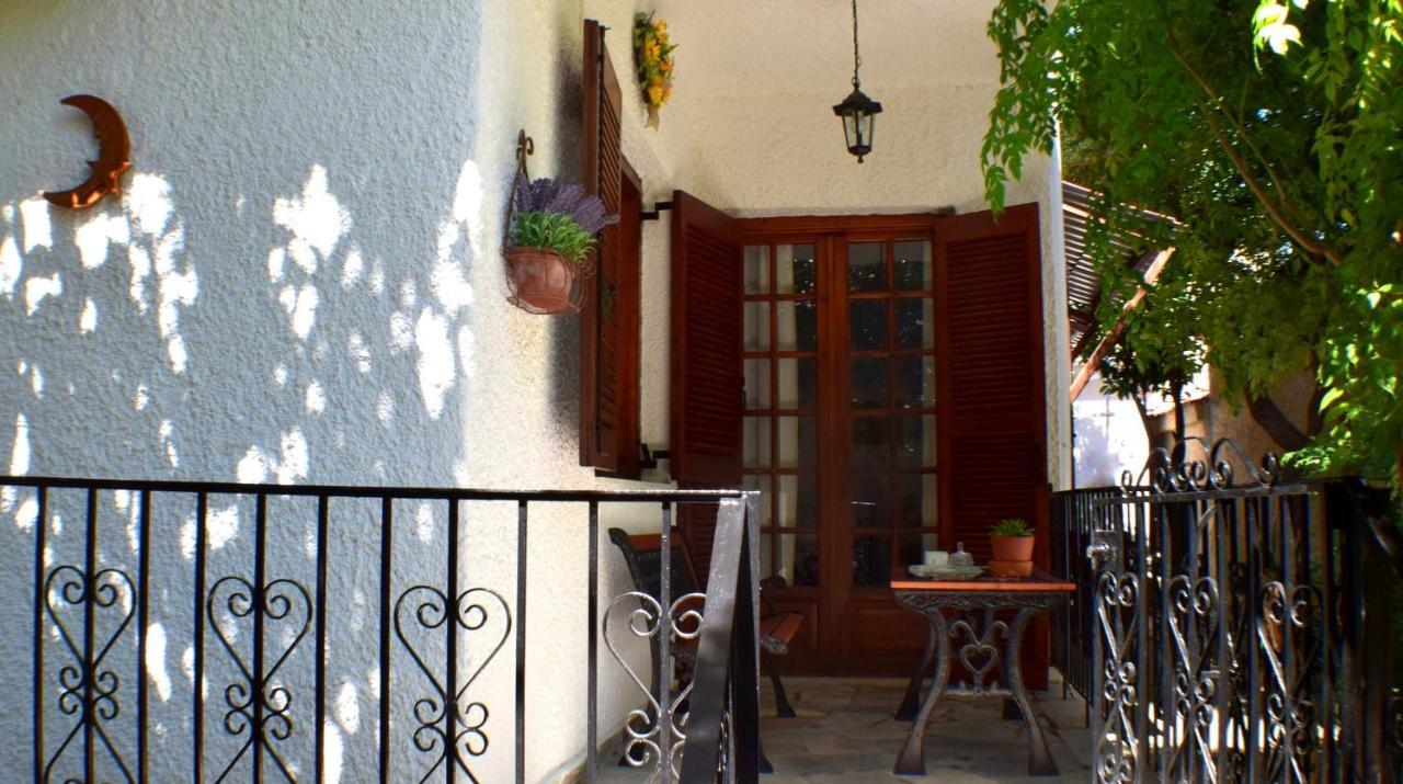 House Inside Garden Apartment Volos Ngoại thất bức ảnh