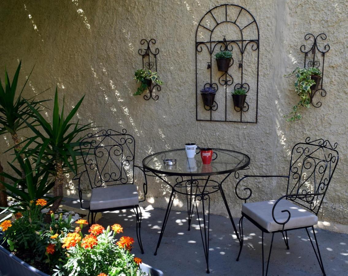 House Inside Garden Apartment Volos Ngoại thất bức ảnh