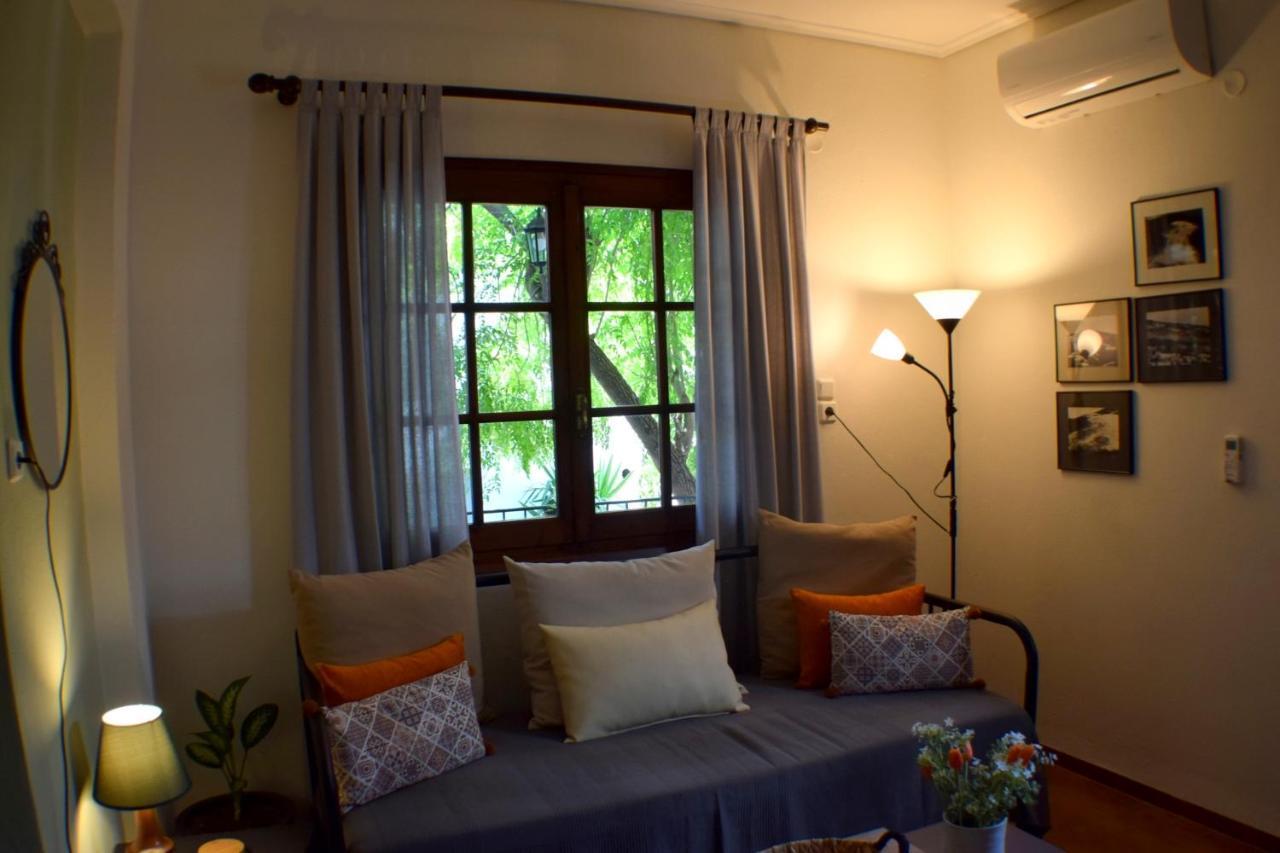 House Inside Garden Apartment Volos Ngoại thất bức ảnh